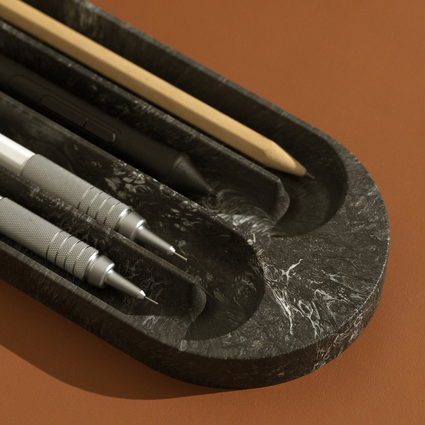 NUMIN LOOP DESK SET - GRAPHITE