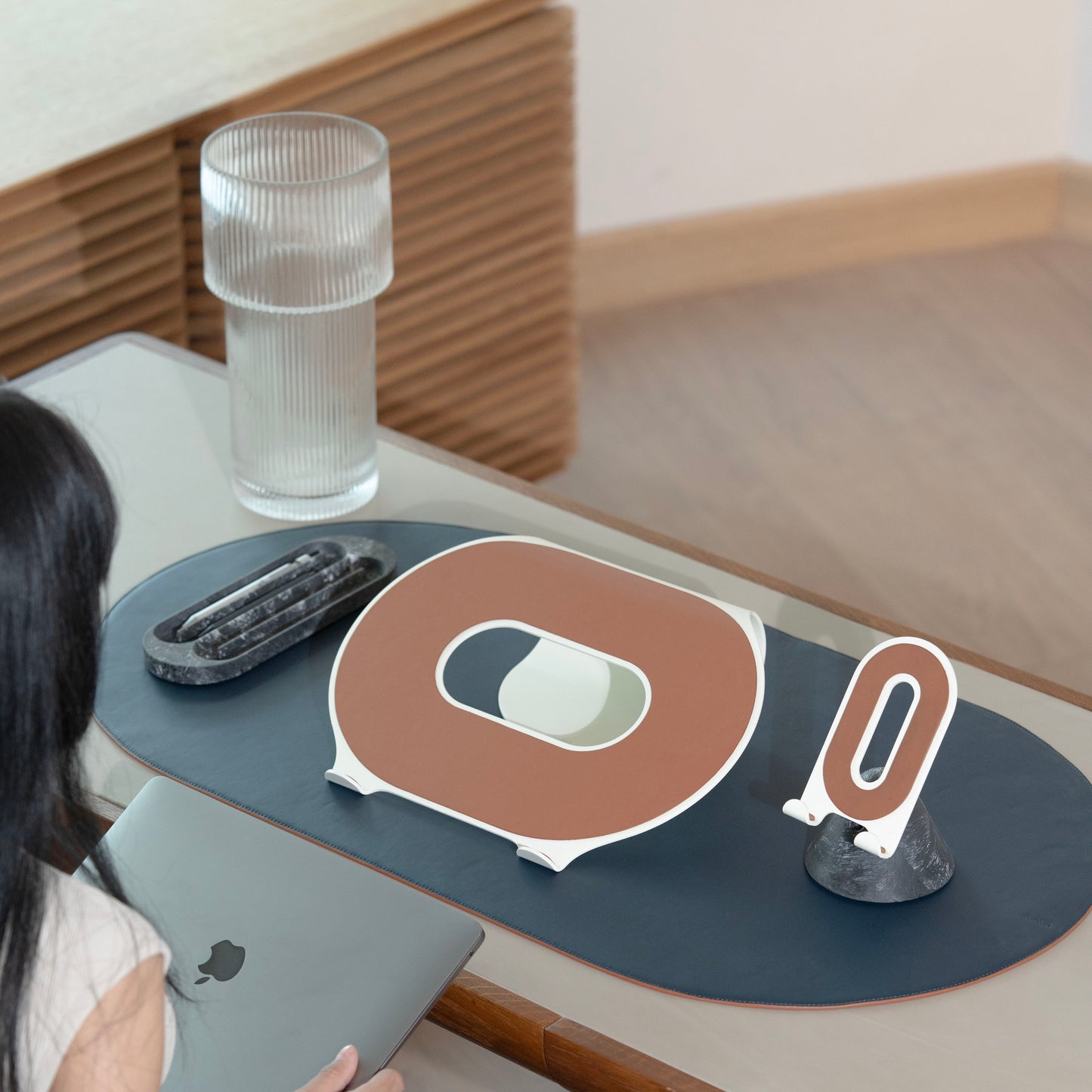 NUMIN LOOP DESK SET - WHITE